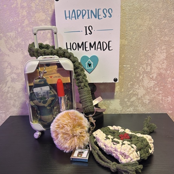 Keychain/Accessory Gift Set - Picture 2 of 6